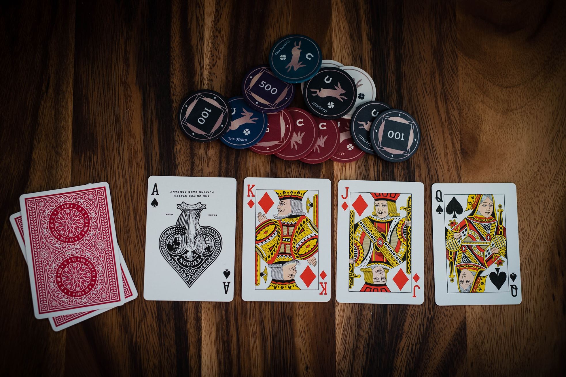 Anpassen UND Erobern: Wie Sie Ihre Pokerstrategie an Die Board-Struktur Anpassen